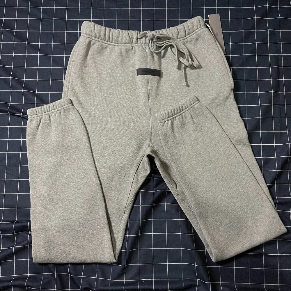 Fear of God Essentials Sweatpants (SS22) - Dark Oatmeal Classic Comfort Edition